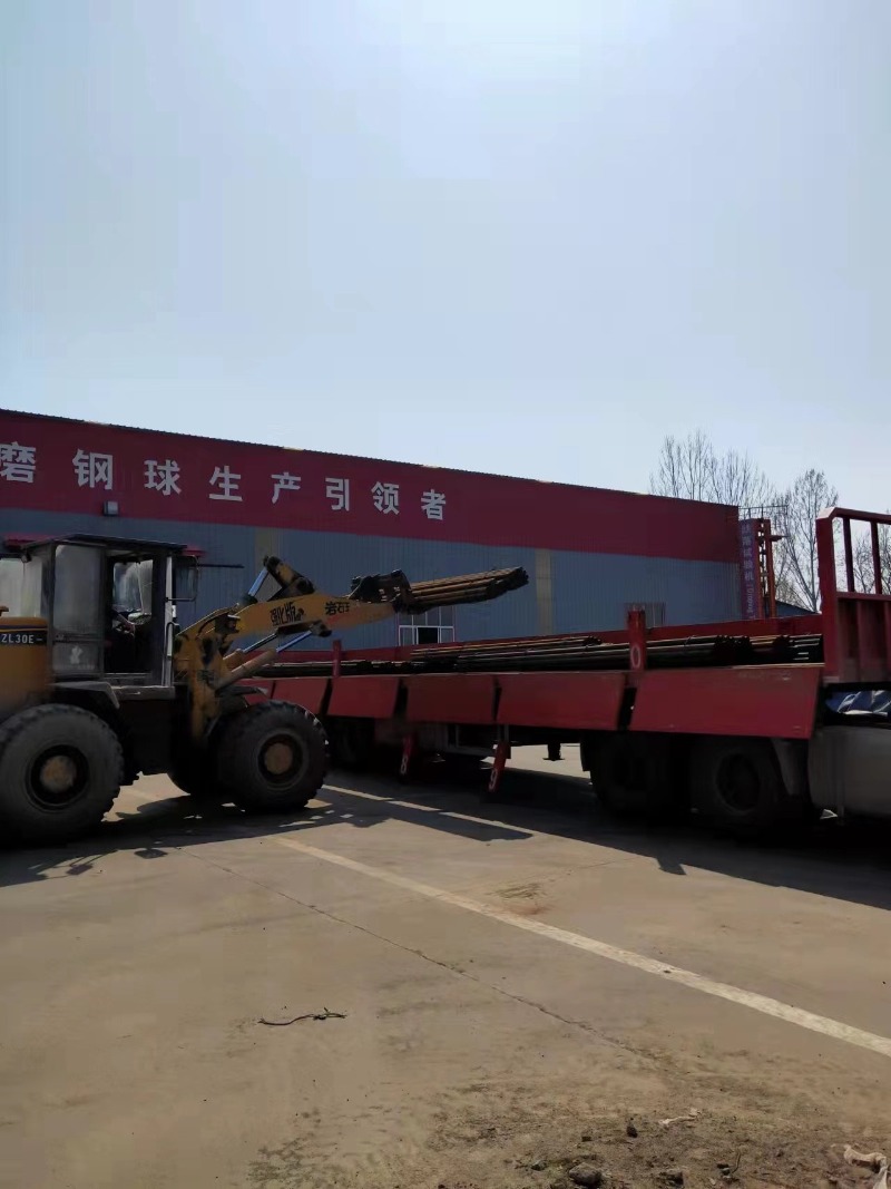 Meulage de tiges d’acier