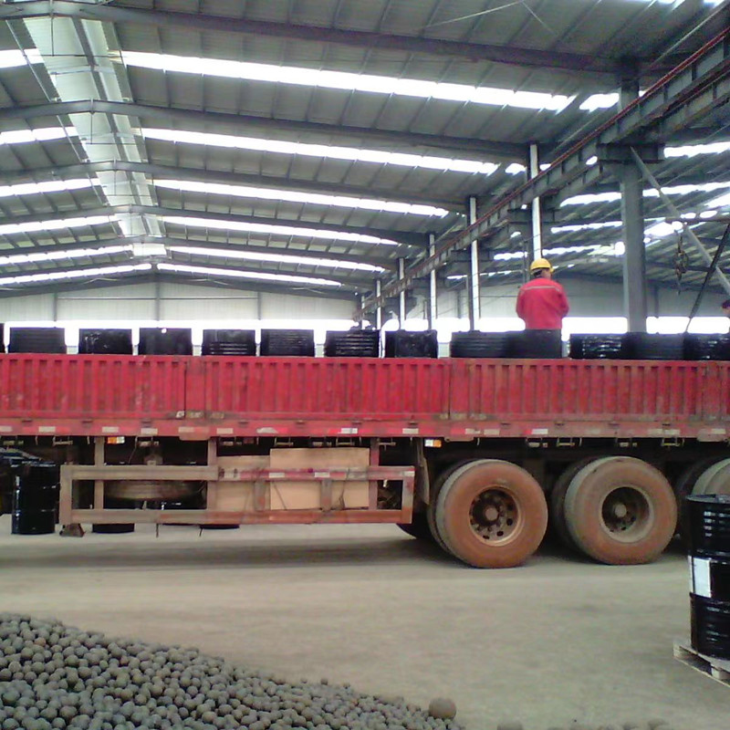 Boule de papillons en acier forgé